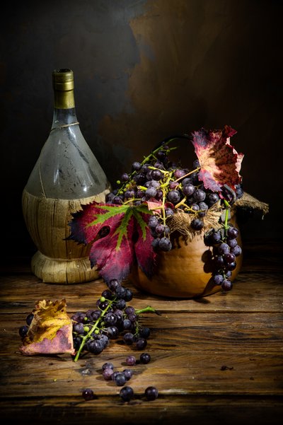 Rustikaler Wein und Trauben von Felice Angelino