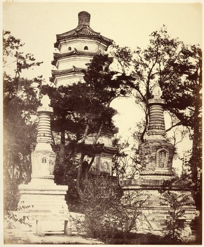 Pagode auf dem Hügel, - Sommerpalast, Yuen-Ming-Yuen, Peking von Felice Beato