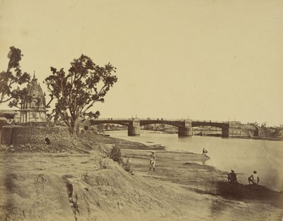 Die Eisenbrücke von der Residenz zu den Kantonen von Felice Beato