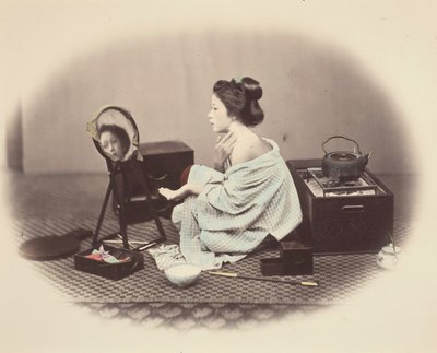 Frau bei der Toilette von Felice Beato