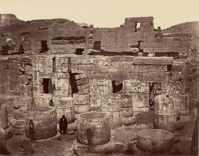 3. Hof des großen Tempels von Medinet-Abou, oder der Säulen. Theben von Félix Bonfils