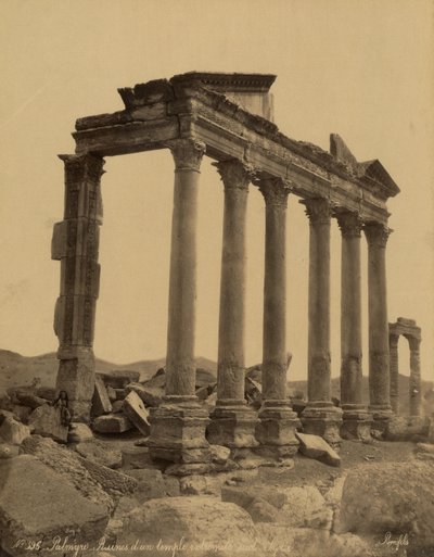 Kolonnade und Überreste des Tempels in Palmyra, Syrien von Félix Bonfils