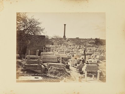Pompeius-Säule und Friedhof von Félix Bonfils