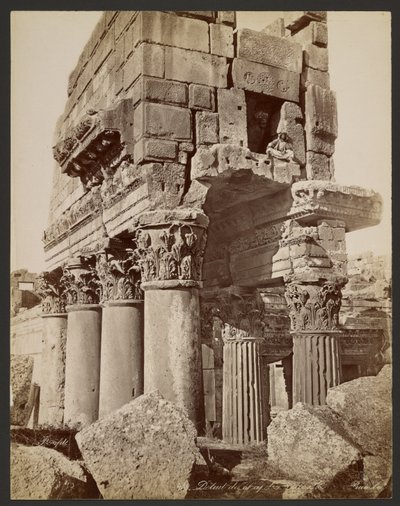 Detail der Kapitelle des Proanos Baalbek von Félix Bonfils