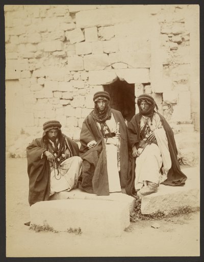 [Gruppe von drei Beduinenscheichs] von Félix Bonfils