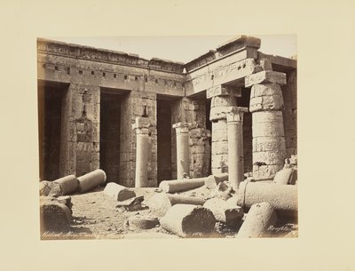 Médinet-Abou, 2. Hof, Galerie von Touthmès I. (Ägypten) von Félix Bonfils
