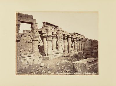 Phyloe. Kolonnade Isis, von dem Obelisken aus gesehen (Ägypten) von Félix Bonfils