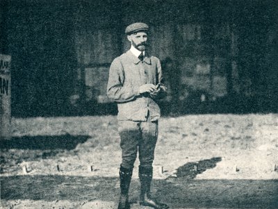 Henri Farman, französischer Flugzeugkonstrukteur und Pilot, ca. 1910 von Flight Photo