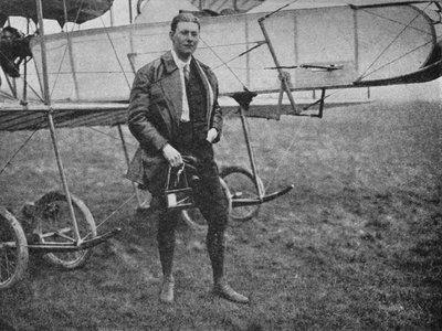 Mr. Gordon Bell, der mehr verschiedene Typen flog als jeder andere Pilot seiner Zeit, 1913-1934 von Flight Photo