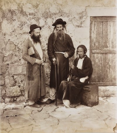 Porträt von drei jüdischen Männern in Jerusalem von Félix Bonfils