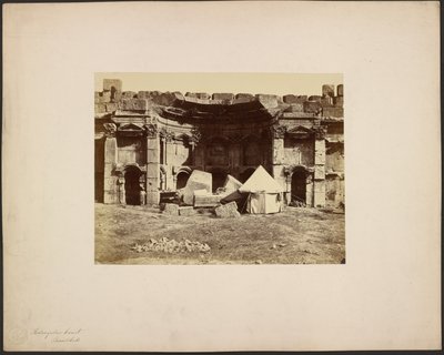 Rechteckiger Hof, Baalbek von Félix Bonfils