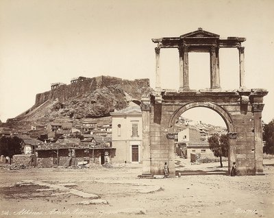 Der Hadriansbogen auf der Akropolis von Athen von Félix Bonfils
