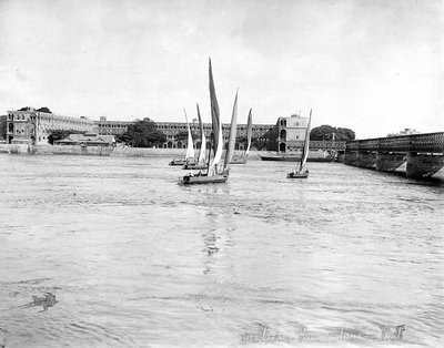 Blick auf die Kasernen am Nil in der Nähe der Kasr-Brücke, Kairo, Ägypten von Félix Bonfils