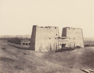 Edfou Apollonopolis Magna, Gesamtansicht des Tempels, 1851-52, gedruckt 1853-54 von Félix Teynard