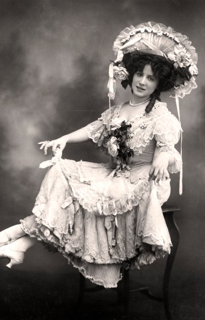 Fanny Dango, Sängerin und Tänzerin, frühes 20. Jahrhundert von Foulsham and Banfield
