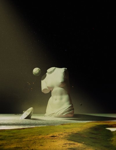 Antike Statue im kosmischen Traum von Fran Rodríguez