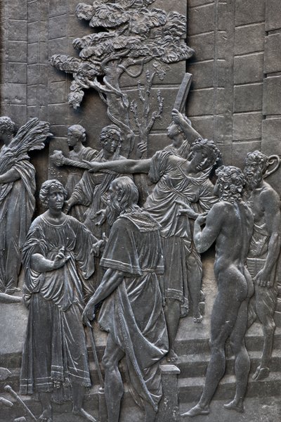 Sockel, der Alessandro Farnese zeigt, wie er die Botschafter von Königin Elisabeth von England empfängt, (Detail) von Francesco Mochi