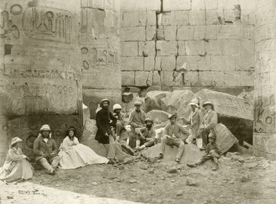 Die Party des Prinzen von Wales im Tempel von Karnak, 1862 von Francis Bedford
