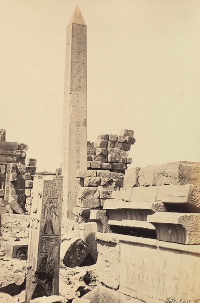 "Ägypten und Palästina": Granitobelisk, erbaut von Pharao Thutmosis I. und Königin Hatschepsut im großen Tempel von Amun-Ra, Karnak, Ägypten von Francis Frith