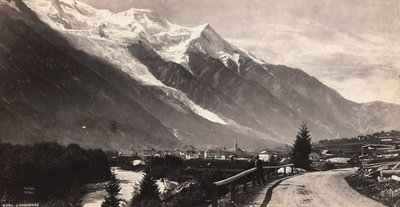 Panoramablick auf Chamonix-Mont Blanc, in Frankreich von Francis Frith