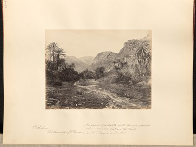 Rephidim, Wüste Paran. Die Szene einer Schlacht mit den Amalekitern, als Moses mit Aaron und Hur auf dem Hügel saß. von Francis Frith