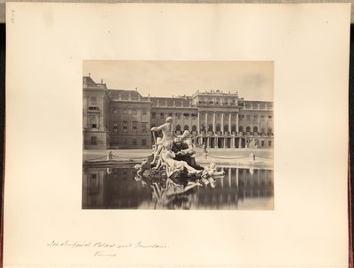 Die Kaiserliche Hofburg und der Brunnen, Wien von Francis Frith