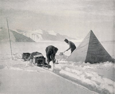 Schweres Schlittenfahren im Neuschnee vor Point Disappointment, Dezember 1911, 1913 von Frank Debenham