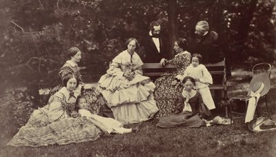 [Gruppenporträt von vier Frauen, zwei Männern und drei Kindern in einem Garten], 1850er-60er Jahre von Franz Antoine