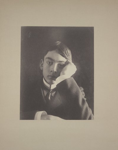 Junge im Anzug mit Hand am Gesicht, ca. 1896 von Frederick Holland Day