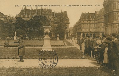 Vogelbändiger im Jardin des Tuileries, Paris. Postkarte von 1913. von French Photographer
