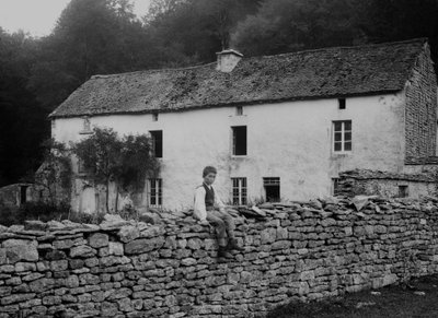 Bauernhof in der Nähe von Bourmont in Haute-Marne, um 1880. von French Photographer