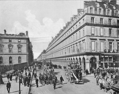 Paris - Die Rue de Rivoli (s/w Foto) von French Photographer