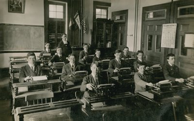 Schreibmaschinenkurs. Postkarte gesendet im Jahr 1913 von French Photographer