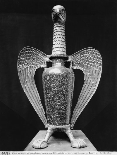 Antike Vase, umgewandelt zu einem liturgischen Ewer, im 12. Jahrhundert in Gold gefasst, bekannt als 