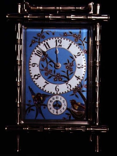 Chinoiserie-Kutschenuhr mit emailliertem Zifferblatt und Seitenpaneelen von French School
