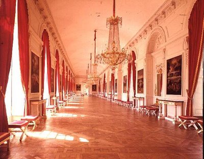 Korridor des rechten Flügels des Grand Trianon von French School