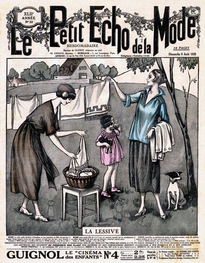 Titelblatt der Zeitung „Le petit echo de la mode“ - zwei Frauen mit einem Mädchen und einem Hund hängen Wäsche zum Trocknen auf, Nr. 32 vom 8. August von French School