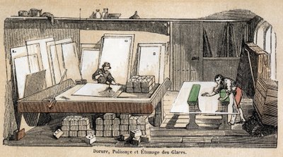 Beschreibung der verschiedenen Herstellungsstufen und Verwendungen von Glas: Eine Werkstatt für Vergoldung, Polieren und Prägen von Glas. (Glass and its products) von French School