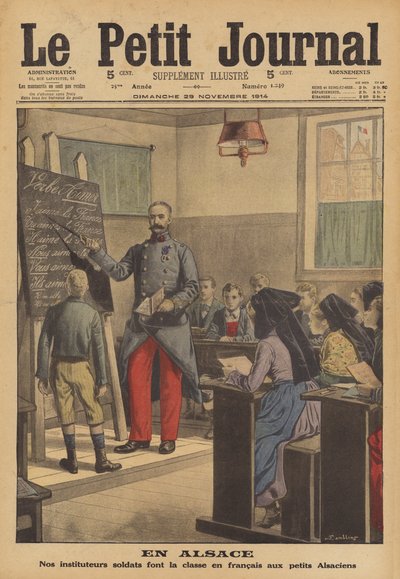 Französischer Soldat unterrichtet eine Klasse von Schulkindern in Elsass von French School