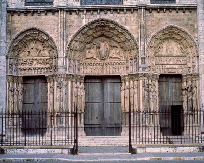 Gotische Architektur: Königstor oder Großes Portal der Westfassade. Kathedrale Notre-Dame de Chartres von French School