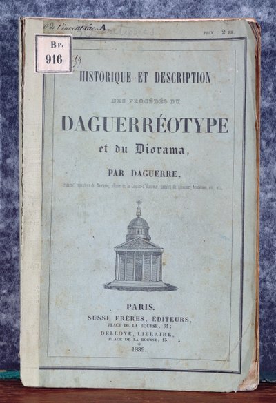 Historique et Description des Procédés de Daguerreotype et du Diorama, Handbuch zur Kamera, vermarktet von Daguerre und Giroux im Jahr 1839 von French School