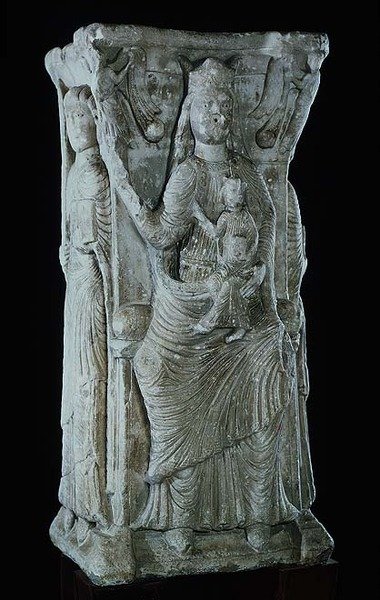 Madonna mit Kind, Relief von einem rechteckigen Pfeiler von French School