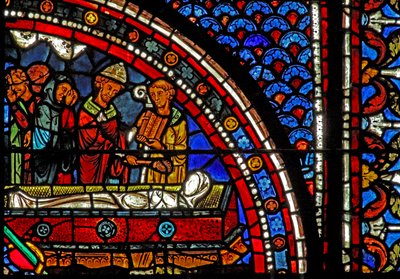 Maria-Magdalena-Fenster: Geistliche beim Begräbnis von Lazarus von French School