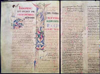 Historiierte Initiale H mit einem Zentaur und historiierte Initiale I mit dem Adler des Hl. Johannes, der den Ketzer Arius zum Schweigen bringt, aus dem Evangelium des Hl. Johannes, Bibel von St. Etienne von French School