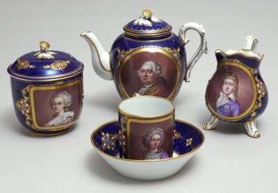 Teil eines Teeservices mit Porträts von Louis XVI (1754-93) und Marie Antoinette (1755-93), Sevres, Frankreich, ca. 1789 von French School