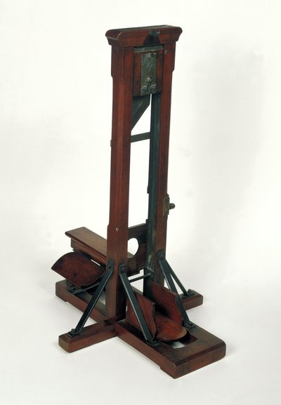Reduziertes Modell einer Guillotine (Holz und Metall) von French School