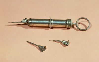 Spritze erfunden von Charles-Gabriel Pravaz (1791-1853) im Jahr 1853 mit verschiedenen Nadeln von French School