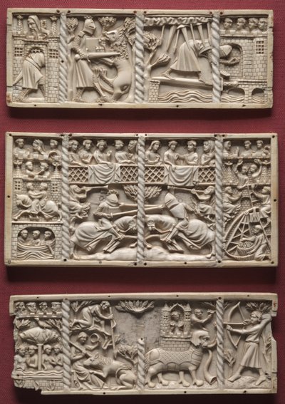Drei Tafeln von einem Kästchen mit Szenen aus höfischen Romanzen, um 1330-1350 von French School