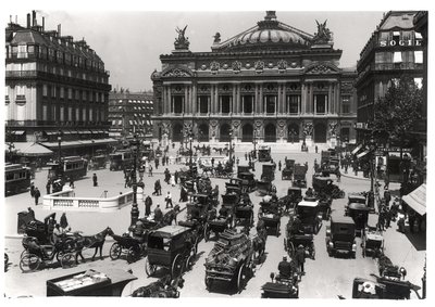 Verkehr vor der Pariser Oper, 1890-99 von French School