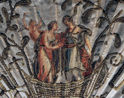 Venus und Juno, Detail des Seidenblattes eines Fächers, Stickerei und Pailletten, silberdamaszierter durchbrochener Knochenschutzstab von French School